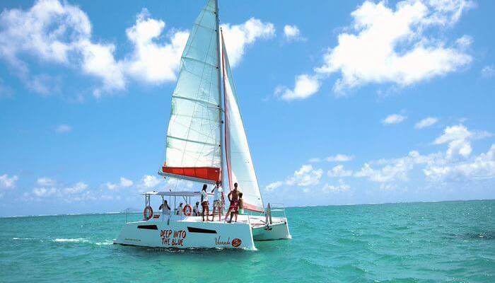 catamaran sailing in goa